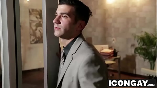 Billy Abaixa A Calça Do Chefe E Chupa Seu Pau Grande