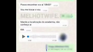 Chupando E Engolindo Gozada No Estacionamento Enquanto O Corno Treme