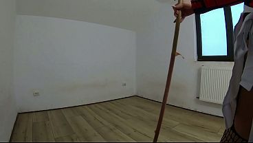 Empregada Ninfomaníaca Se Masturba Com Vassoura Na Casa Abandonada