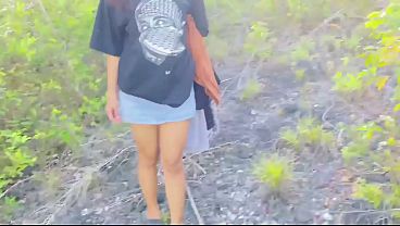 Gata Safada Se Diverte Com O Namorado Na Mata Fechada