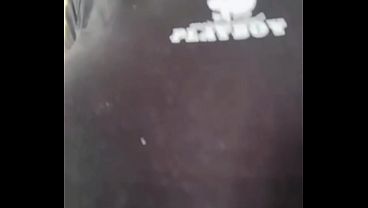 Minha meia-irmã mostrou seus peitos grandes pra mim