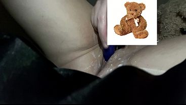 Minha meia-irmã safada se masturba com dildo e gozada interna