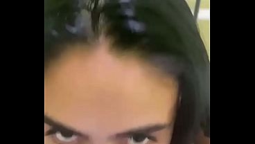 Novinha casada de 18 anos chupa o marido traído e promete dar pro negão