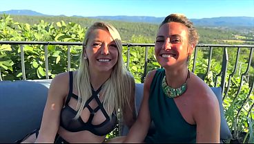 Pam E Ashley, Duas Safadas, Brincam Com Um Pau E Gozam
