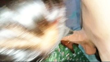 Vídeo de Uma Mulher Indiana com Buceta Apertada Fazendo Amor com Voz em Hindi